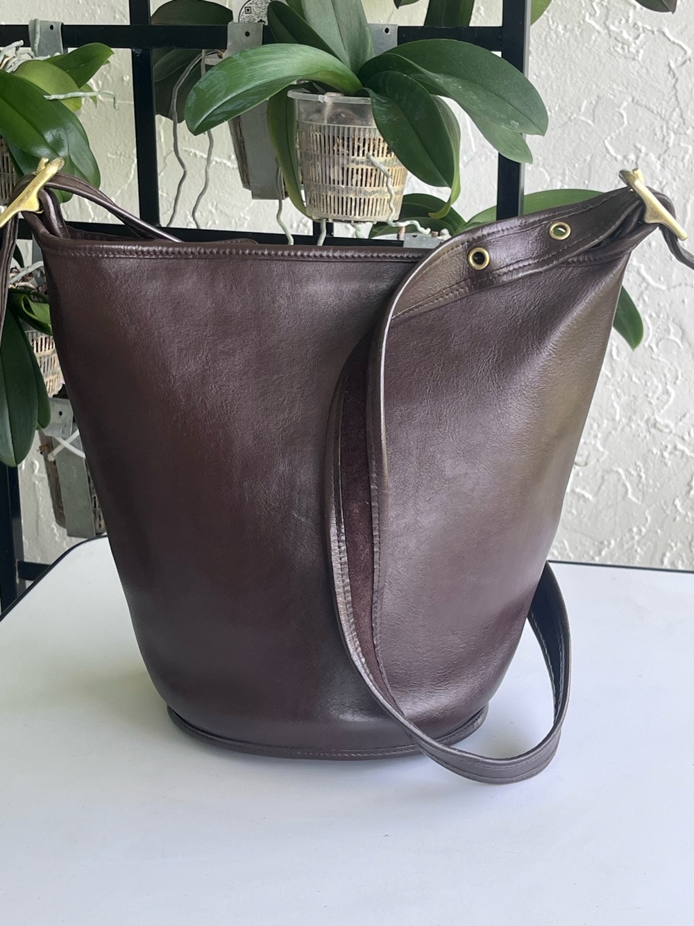 VINTAGE COACH HELEN BERG’S  LEGACY DARK BROWN 9953 BUCKET CROSSBODY BAG
